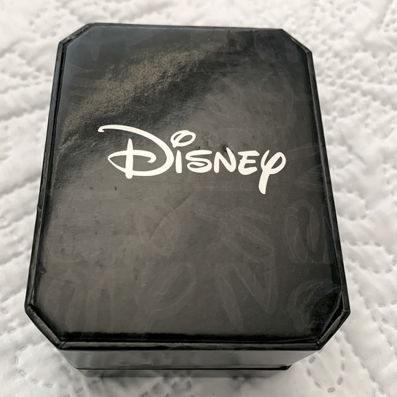 Brand new, never worn Mickey Mouse watch - Picture 3 of 3